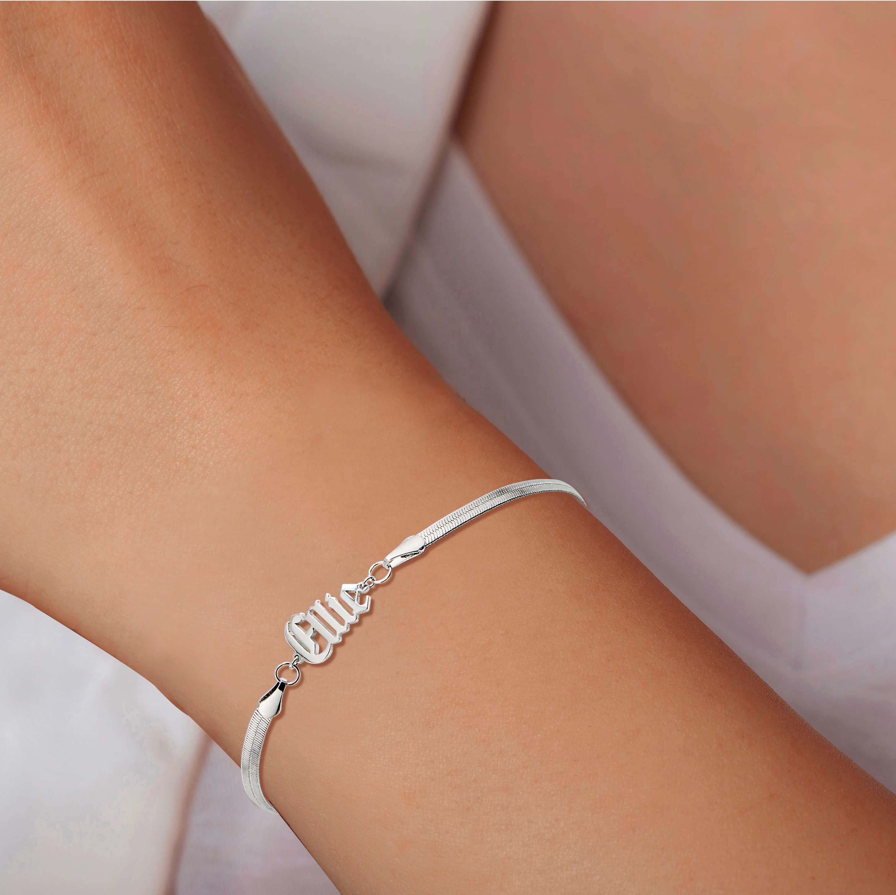 Herringbone Chain Old English Name Bracelet - Image 4