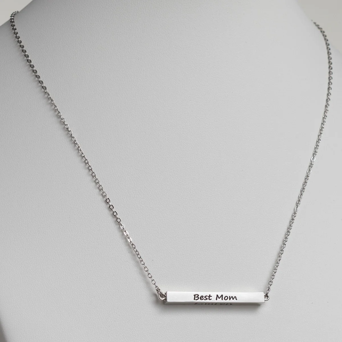 Horizontal 4-sided Bar 'Best Mom' Engraved Family Name Necklace - Image 4