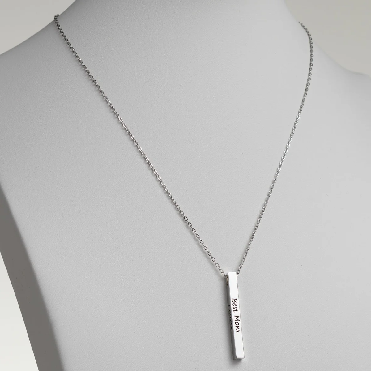 Vertical 4-sided Bar 'Best Mom' Engraved Family Name Necklace - Image 4
